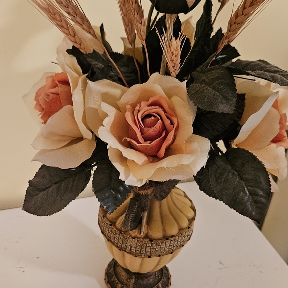 Vase with Roses - Picture 4 of 6